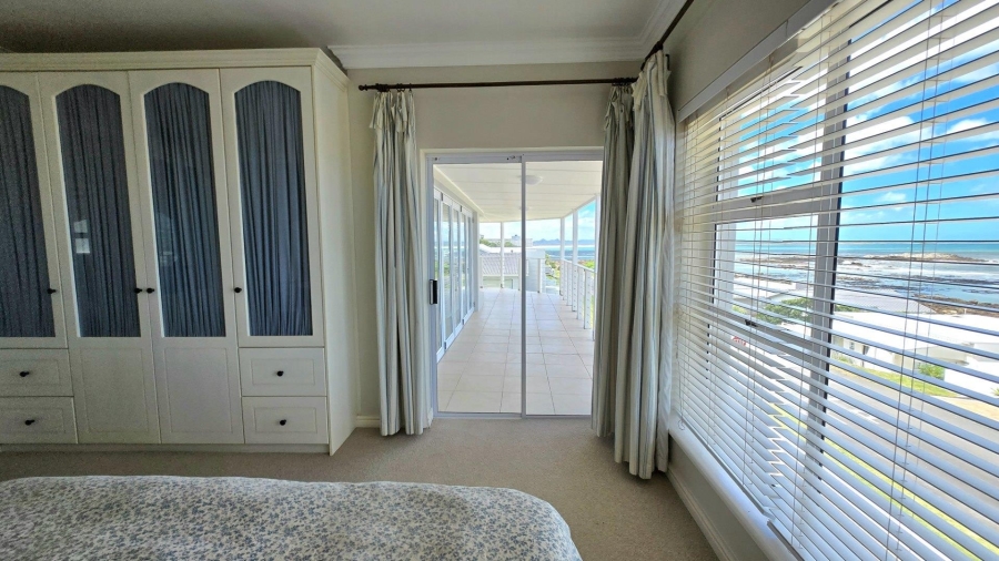 6 Bedroom Property for Sale in Franskraal Western Cape